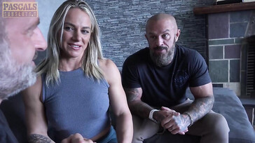 Tattooed bodybuilder proves to be a good submissive