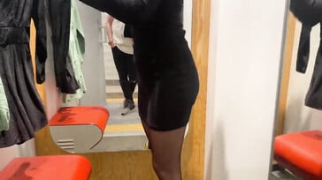 Blowjob to her boyfriend in the fitting room