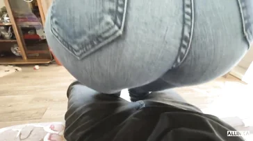 Ma copine adore me sucer la bite : elle se jette sur moi !!
