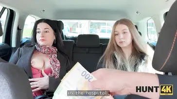 Pareja lesbiana se ve obligada a aceptar dinero a cambio de dejarse follar