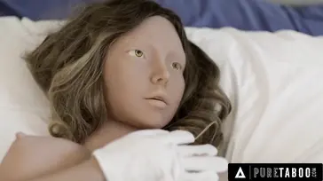 Mein Schwager erzählt mir, er habe eine aufblasbare Puppe, und ich bitte ihn, sie mir zu zeigen.
