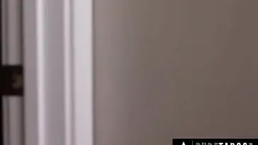 Mein Schwager erzählt mir, er habe eine aufblasbare Puppe, und ich bitte ihn, sie mir zu zeigen.